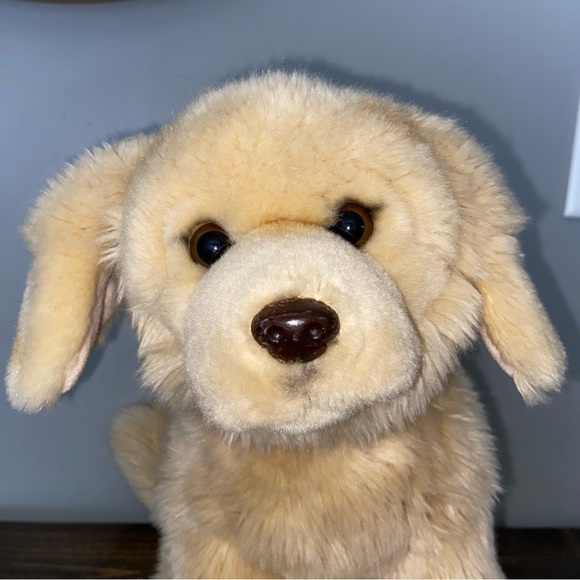 FAO Schwarz 20-inch Golden Retriever Toy Plush. Realistic looking b4 - Picture 2 of 6